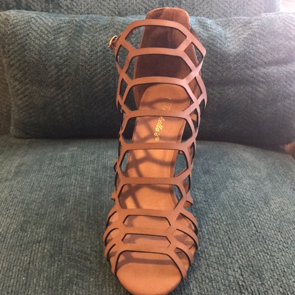 Heels - Picture 2 of 4